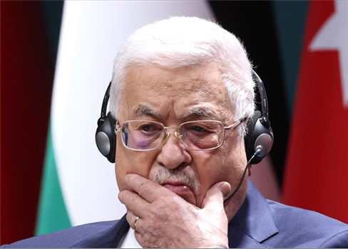 الرئيس الفلسطيني يصدر إعلاناً دستورياً يقضي بتعيين بديلاً عنه