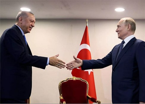 اردوغان يلتقي بوتين لإنهاء أزمة صفقة الحبوب 
