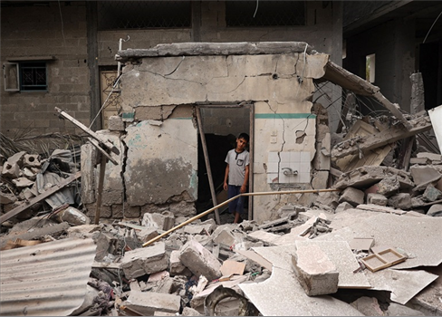 قصف جوي صهيوني ونسف للمباني وسط قطاع غزة