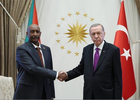 البرهان يبحث مع تركيا تعزيز القدرات العسكرية للجيش السوداني