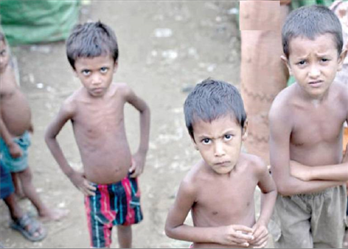 الآلاف من الروهينغا المسلمين يفرون لبنغلاديش بسبب اضطهادهم في ميانمار