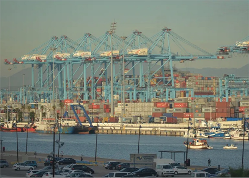 إسبانيا تمنع رسو سفن أسلحة إسرائيلية في موانئها