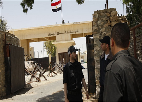 مصادر مصرية: غارة إسرائيلية تصيب معبر رفع