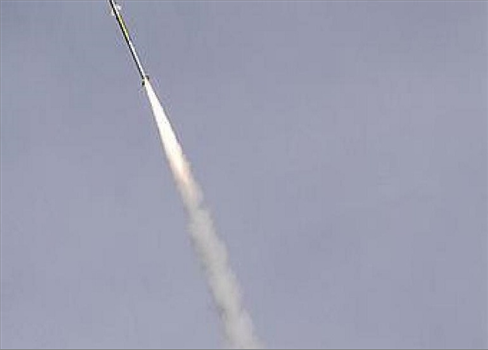 هجوم صاروخي مكثف للقسام على عسقلان بعد انتهاء المهلة التي أعلنتها حماس