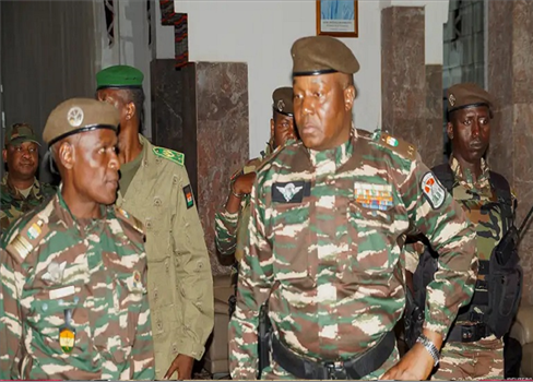 قائد انقلاب النيجر يستقبل وفد وساطة ديني أرسلته نيجيريا