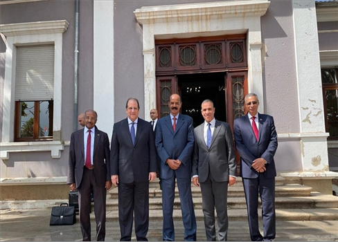  بشكل مفاجئ  .. رئيس المخابرات المصري ووزير الخارجية يزوران إريتريا