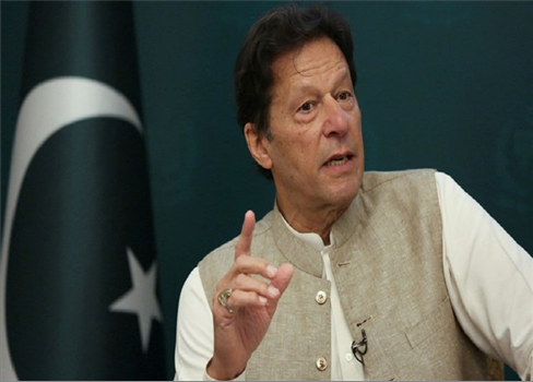 الشرطة تحاصر منزل عمران خان .. وهو يرفض المثول أمام هيئة المحاسبة الوطنية