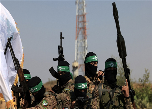 صور مقاتلي حماس الذين عادوا فوق الأرض في غزة صدمت الإسرائيليين