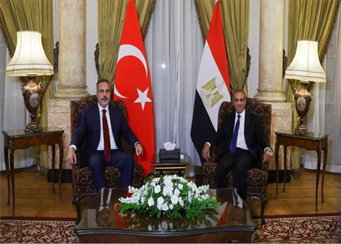 اتصالات مكثفة لخفض التصعيد في المنطقة ووقف الحرب