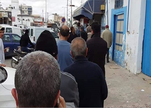 طوابير طويلة أمام المخابر .. أزمة الخبز تتفاقم في تونس