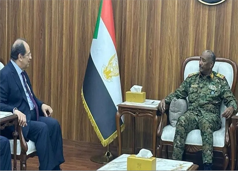 عباس كامل في زيارة للسودان يتلقى خلالها البرهان لبحث الأزمة في السودان