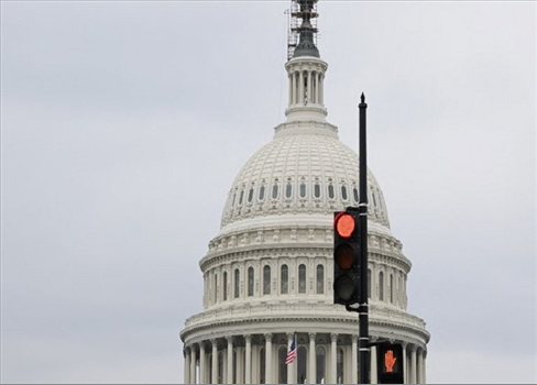 الكونغرس الأمريكي يقر ميزانية مؤقتة توافق على مساعدات 
