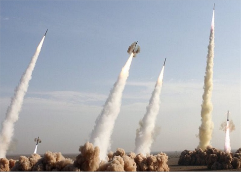 إيران تزعم امتلاكها صاروخ يمكنه استهداف السفن الأمريكية على بعد ألفي كيلومتر