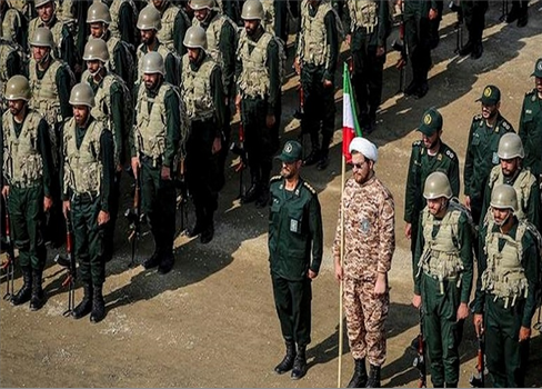 الحرس الثوري الإيراني يفتح باب التطوع للمواطنين من سن 12 عاما