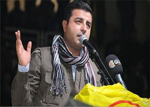 صلاح الدين دميرطاش يعلن من داخل سجنه اعتزال السياسة