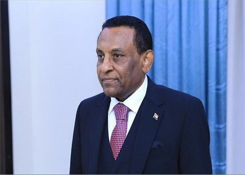 كامل إدريس يؤدي اليمين الدستورية رئيسا لوزراء السودان