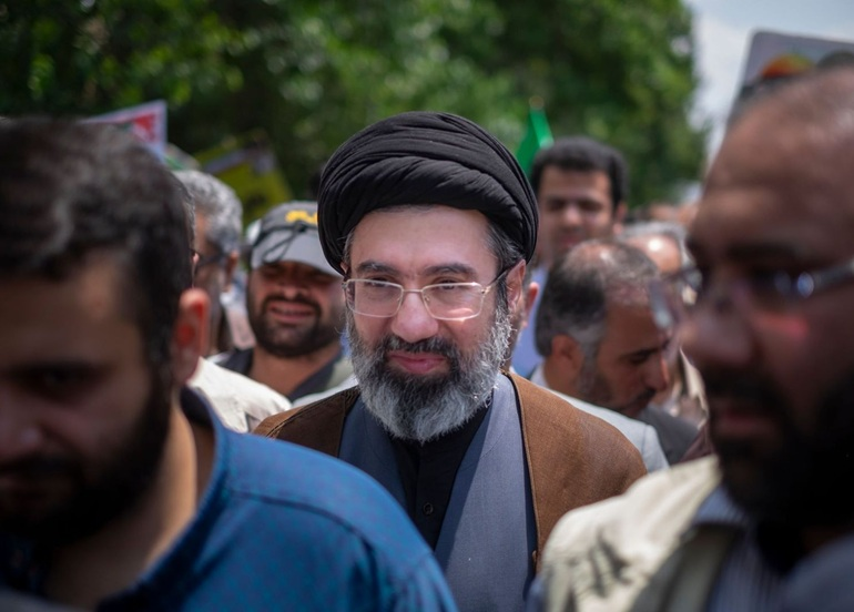 مجلس خبراء القيادة في إيران يتفق على تعيين مجتبى خامنئي مرشداً جديداً