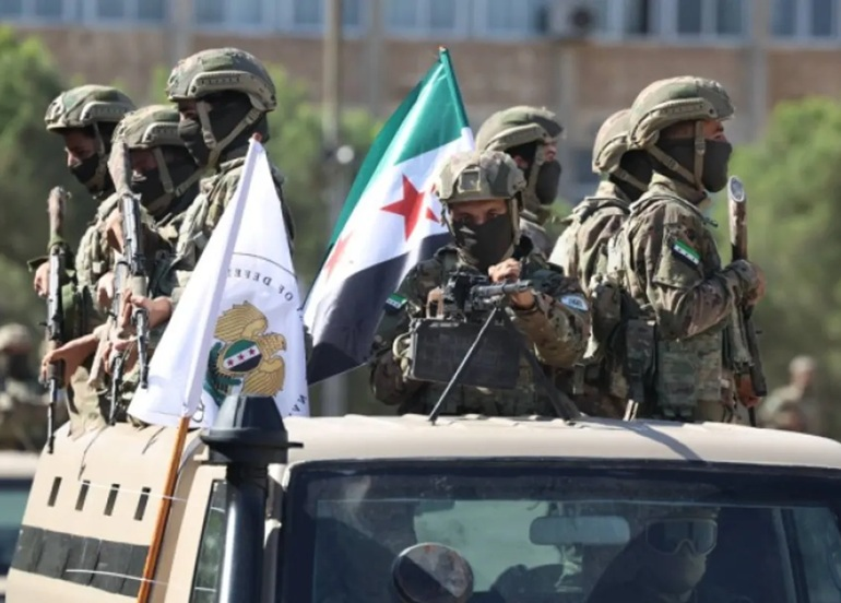 اشتباكات عنيفة بين الجيش السوري والمليشيات الكردية في ريف الرقة