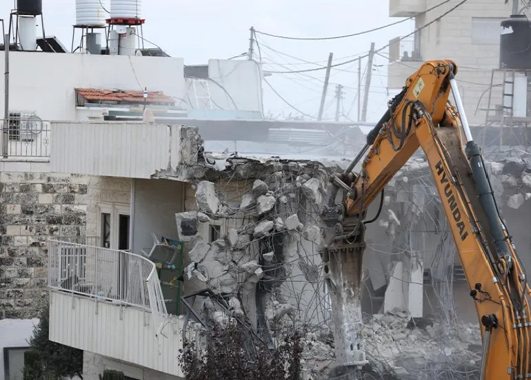 الاحتلال يهدم منازل ومحال تجارية في جنين والقدس